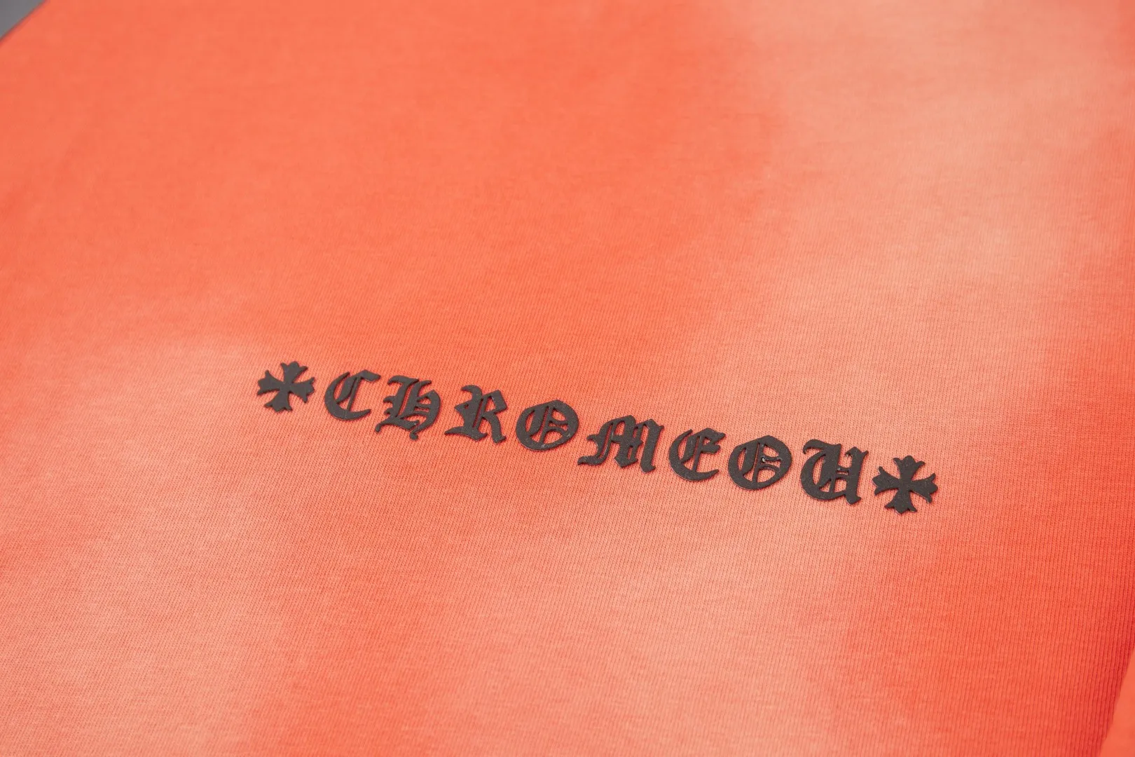 💰🅿️230 ✨CH✨🆕25SS spring and summer new style Crow Heart ✝ frame letter distressed printed short sleeves light luxury essential item for daily commuting for men and women Correct version Welcome to compare Detailed features · 280g 100% pure cotton double yarn jersey fabric · Custom dyed in the same vat with special thickened 32 double-strand 1X1 threads · Colorful foaming. Ready-made garments are dyed, then faded and fried with snowflakes, then washed to make them look old. Common washing improves the effect · Double-needle stitching and cross-stitching process · Original main mark, washed tag, branded moisture-proof paper packaging Color: black/white/orange Size: S/M/L/XL